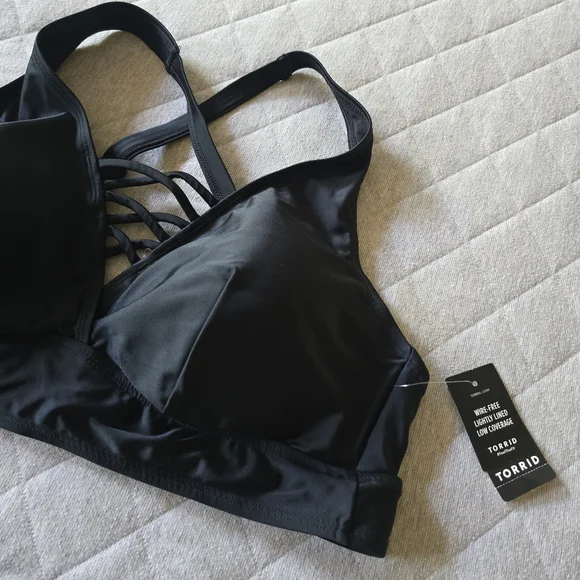 Torrid Black Wireless XO Triangle Swim Top Size 1 NWT - Picture 3 of 9